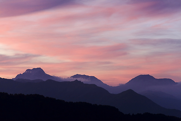 포토 JPG 해외이미지 나무 구름 실루엣 여행 패턴 오렌지 자연 하늘 아침 날씨 추상 휴가 산 파노라마 풍경 사람없음 야외 빨간색 여름 파란색 빛 태양 뷰티 일출 계곡 침묵 황혼 일몰 봄 새벽 안개 고독 야간 땅 산등성이 장면 넘어짐 절정 해외포토 주간 자연요소 식물 계절 감정 컬러 무늬 과일 모션 촬영기법 노을 소리 생태계 파일형식 이미지허브