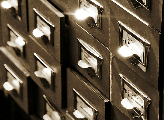 포토 JPG 해외이미지 교육 가구 비즈니스 학교 선반 흑백 사람없음 책 상자 사무실 라벨 검은색 자료 흰색 도서관 보호 볼륨 캐비닛 검색 대학교 문서 파일 보안 법 인덱스 법관 질서 유지 판지 궤 옛날 정부 해외포토 컬러 생활용품 컨셉 프레임 촬영기법 안전 예절 법률가 사물함 파일형식 이미지허브