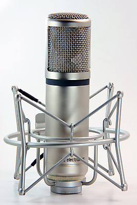 포토 JPG 해외이미지 음악 백그라운드 노래 사람없음 머리 금속 검은색 소리 장비 흰색 공구 그물 묘사 마이크 오브젝트 고립 해외포토 컬러 음향기기 재질 문화예술 신체부위 도구 파일형식 이미지허브