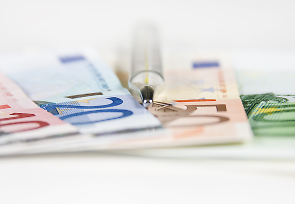 포토 JPG 해외이미지 유럽 종이 컨셉 돈 비즈니스 성공 아이디어 사람없음 초록색 금융 글로벌 약 유로 성장 재산 큼 심볼 투자 문제 대출 수입 유럽연합 이슈 비용 해외포토 나라 컬러 의학 경제 크기 파일형식 이미지허브