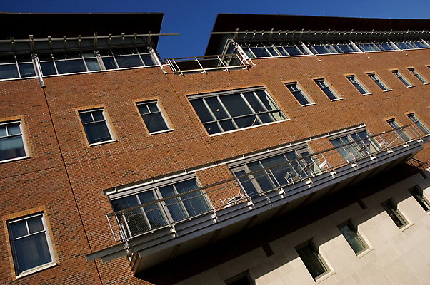 포토 JPG 해외이미지 교육 건축양식 벽돌 사람없음 건물 컬러풀 시설 대학교 공학 해외포토 건축물 건축 컬러 학교 파일형식 이미지허브