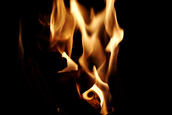 포토 JPG 해외이미지 오렌지 불 사람없음 목재 검은색 뜨거움 편안함 벽난로 연소 화상 안락 해외포토 자연요소 나무 컬러 컨셉 과일 재료 감각 상처 파일형식 이미지허브