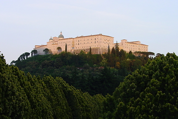 포토 JPG 해외이미지 산 사람없음 이탈리아 수도원 옛날 회랑 해외포토 건축물 유럽 복도 파일형식 이미지허브