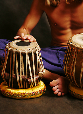 포토 JPG 해외이미지 라이프스타일 문화 무기 음악 손가락 모션 맨발 아프리카 놀이 타악기 관리 미술 사람없음 목재 소리 공연 음악가 기구 춤 악단 드럼 시끄러움 오케스트라 나이지리아 드러머 때리기 리듬 뮤지컬 스트라이크 팝 히피 해외포토 나무 직업 손 나라 악기 재료 발 문화예술 이벤트 생활 파일형식 서아프리카 이미지허브