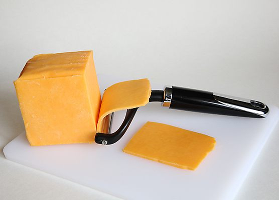 포토 JPG 해외이미지 음식 조각 치즈 사람없음 주방 식사 저녁식사 우유 흰색 소 자르기 먹기 해외포토 컬러 포유류 모션 유제품 파일형식 이미지허브