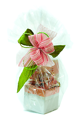 포토 JPG 해외이미지 기념일 리본 줄 백그라운드 크리스마스 휴가 선물 이벤트 사람없음 빛 상자 놀람 기쁨 흰색 축하 인사 생일 은박지 활 정사각형 패키지 고립 포장소품 해외포토 도형 감정 컬러 컨셉 포장 표정 예절 오브젝트 포장재료 파일형식 이미지허브