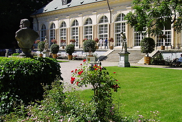 포토 JPG 해외이미지 공원 조각 사람없음 빨간색 장미 침묵 바위 폴란드 바르샤바 해외포토 공공시설 꽃 유럽 컬러 소리 돌_바위 파일형식 이미지허브