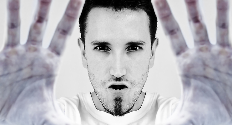 포토 JPG 해외이미지 남자 얼굴 손가락 수염 흑백 관리 한명 소년 성인 가로 거울 찡그림 결심 공격적 그만 독립 해외포토 1 손 어린이 컨셉 촬영기법 표정 사람 신체부위 파일형식 이미지허브