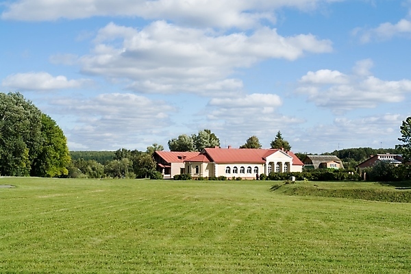 포토 JPG 해외이미지 나무 구름 전통 여행 잎 자연 하늘 휴식 주택 풍경 초원 사람없음 야외 가로 초록색 여름 파란색 태양 뷰티 농장 침묵 봄 전원 시골 땅 빌라 맨션 장면 멀리 해외포토 자연요소 식물 계절 컬러 컨셉 농업 건물 소리 전기에너지 생태계 파일형식 이미지허브