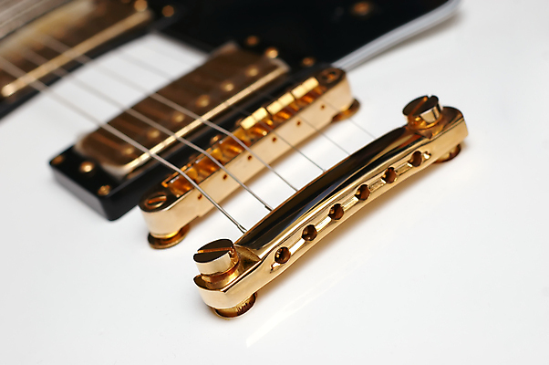 포토 JPG 해외이미지 문화 선 줄 음악 부분 사람없음 가로 반사 금속 힘 소리 장비 수확 흰색 기구 기타 황금 소프트포커스 극장 암초 뮤지컬 인기 중고 픽업 카피스페이스 해외포토 컬러 농업 재질 현악기 문화예술 촬영기법 공백 파일형식 이미지허브