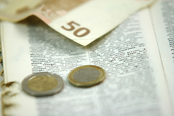 포토 JPG 해외이미지 영어 유럽 컨셉 지폐 돈 비즈니스 사람없음 책 금융 경제 단어 동전 유로 변화 시장 재산 구매 인쇄 가격 편지 그리스 묘사 무역 투자 상업 사전 리빙 그리스인 계산서 블러 비용 해외포토 서양인 문자 나라 산업 쇼핑 파일형식 이미지허브