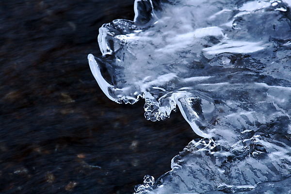 포토 JPG 해외이미지 계절 백그라운드 겨울 패턴 자연 유리 표면 날씨 추상 사람없음 야외 물 강 냉동 얼음 흐름 추위 흰색 신선 투명 닫기 시원함 크리스탈 순수 묘사 질감 서식 서리 온도 고드름 내추럴 눈내림 해외포토 자연요소 컬러 컨셉 무늬 모션 재질 눈_날씨 광석 생태계 파일형식 이미지허브