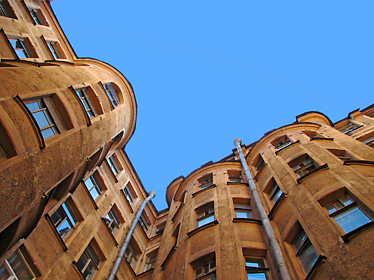 포토 JPG 해외이미지 벽 오렌지 건축양식 창문 하늘 주택 사람없음 건물 일상 파란색 노란색 모서리 상승 러시아 안뜰 해외포토 건축물 건축 유럽 컬러 컨셉 과일 라이프 파일형식 이미지허브