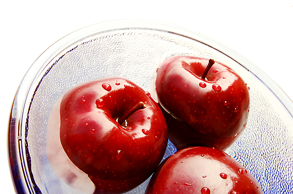 포토 JPG 해외이미지 접시 음식 다이어트 과일 자연 사람없음 빨간색 물 파란색 주방 젖음 액체 사발 사과 내추럴 고립 해외포토 자연요소 식기 컬러 건강 사기그릇 생태계 파일형식 이미지허브