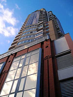 포토 JPG 해외이미지 창문 유리 하늘 벽돌 주택 사람없음 건물 파란색 반사 탑 큼 기관 해외포토 건축물 컬러 재질 크기 파일형식 이미지허브