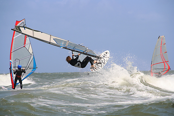 포토 JPG 해외이미지 스포츠 파도 바다 바람 항해 경기 사람없음 점프 경쟁 수상스포츠 서핑보드 서핑 해외포토 자연요소 컨셉 배_교통 모션 날씨 보드_스포츠 파일형식 이미지허브