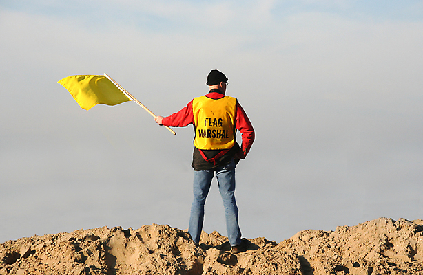 포토 JPG 해외이미지 스포츠 통신 경고 안전 경기 사람없음 노란색 경쟁 게임 깃발 위험 사인 속도 신호 줄이기 해외포토 레이스천 컬러 컨셉 모션 놀이 직물 파일형식 이미지허브