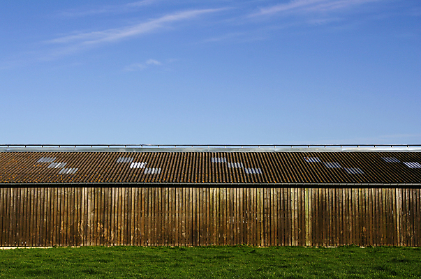 포토 JPG 해외이미지 벽 백그라운드 하늘 지붕 주택 사람없음 건물 목재 가로 파란색 농장 우주 창고 헛간 해외포토 나무 건축물 컬러 농업 재료 저장고 파일형식 이미지허브