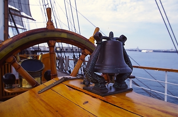 포토 JPG 해외이미지 여행 건축양식 항해 사람없음 건물 여행객 미국 화물 도시 만 보트 센터 도심 야간 철 분수 돛 슛 캘리포니아 구역 철강 해외포토 자연요소 건축물 건축 북아메리카 배_교통 사람 운송업 파일형식 이미지허브