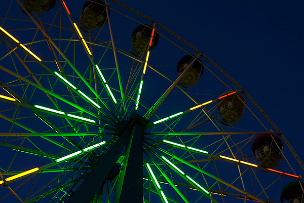 포토 JPG 해외이미지 공원 어린이 여행 비즈니스 전구 가족 자국 휴가 조명 사람없음 컬러풀 축제 어둠 낭만 바퀴 원형 야간 서커스 속도 회전 네온 롤러 회전목마 공평 돌리기 테마 해외포토 자연요소 도형 공공시설 컬러 컨셉 관계 모션 사람 놀이기구 파일형식 이미지허브