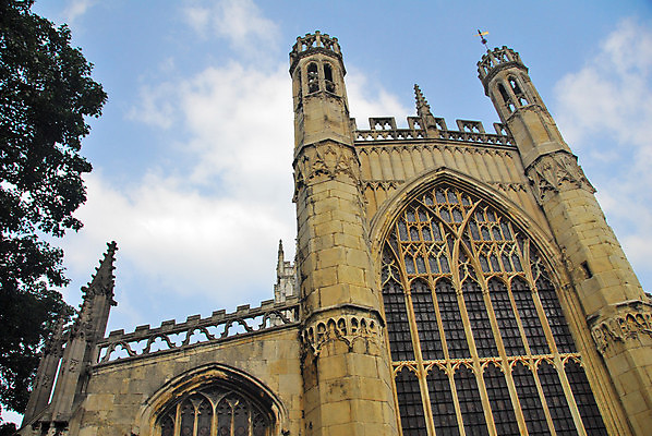 포토 JPG 해외이미지 나무 구름 건축양식 하늘 사람없음 건물 파란색 교회 탑 흰색 고딕 옛날 해외포토 자연요소 식물 건축물 건축 컬러 종교건축 파일형식 이미지허브