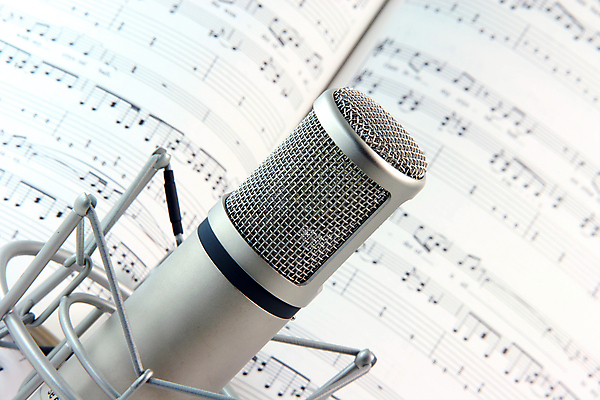 포토 JPG 해외이미지 종이 음악 백그라운드 노래 사람없음 스터디 머리 금속 검은색 소리 장비 흰색 공구 그물 묘사 마이크 오브젝트 고립 해외포토 컬러 음향기기 재질 문화예술 신체부위 학습 도구 파일형식 이미지허브