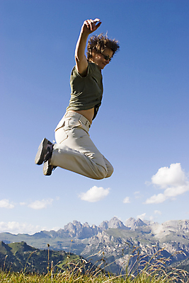 포토 JPG 해외이미지 행복 스포츠 장난 자연 하늘 성공 휴가 휴식 산 건강 한명 웃음 초록색 파란색 운동 점프 봄 기쁨 에너지 자유 신선 튕기기 파라다이스 필승 해외포토 1 계절 감정 컬러 컨셉 모션 표정 사람 우승 생태계 파일형식 이미지허브