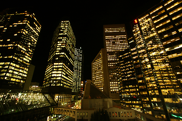 포토 JPG 해외이미지 디자인 여행 캐나다 비즈니스 건축양식 창문 유리 하늘 성공 미래 직장 사람없음 건물 금융 파란색 빛 도시풍경 사무실 반사 탑 고층빌딩 미국 어둠 성장 도시 업무 재산 도심 기름 야간 큼 상승 각도 지역 북쪽 스카이라인 철강 콘크리트 흥미 해외포토 자연요소 건축물 건축 음식 컬러 컨셉 북아메리카 회사 재질 풍경 빌딩 경제 작업 크기 방향 파일형식 이미지허브