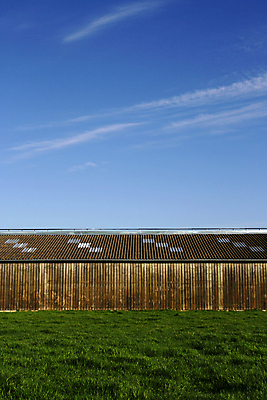 포토 JPG 해외이미지 벽 백그라운드 하늘 지붕 주택 사람없음 건물 목재 가로 세로 파란색 농장 우주 창고 헛간 해외포토 나무 건축물 컬러 농업 재료 저장고 파일형식 이미지허브