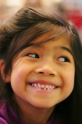 포토 JPG 해외이미지 행복 어린이 장난 태국 놀이 한명 미소 동양인 치아 혀 흥분 다인종 다민족 스칸디나비아 혼혈 해외포토 1 감정 아시아 표정 사람 인종 입 소화기관 다문화 파일형식 이미지허브