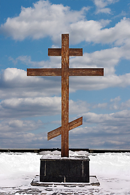 포토 JPG 해외이미지 전통 기독교 종교 십자가 겨울 자연 하늘 사람없음 목재 파란색 조각상 성경 희망 기도 예수 영혼 심볼 장면 천국 수평선 해외포토 나무 계절 감정 컬러 재료 종교용품 조형물 신_종교 생태계 파일형식 이미지허브