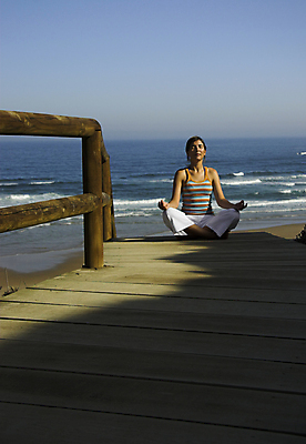 포토 JPG 해외이미지 모양 라이프스타일 여자 스포츠 바다 불교 요가 자연 하늘 아침 휴식 건강 한명 야외 물 파란색 운동 태양 뷰티 평화 활발 기쁨 에너지 신선 유연 집중 연습 명상 위치 무료 해외포토 주간 자연요소 1 웰빙 감정 종교 컬러 컨셉 사람 생활 생태계 파일형식 이미지허브
