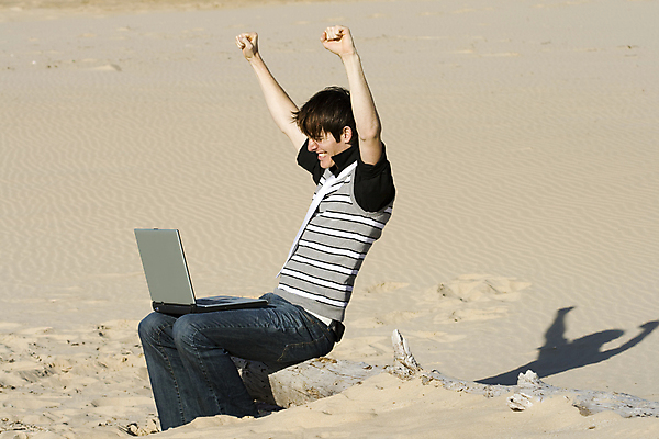 포토 JPG 해외이미지 직업 라이프스타일 남자 여유 비즈니스 통신 성공 노동자 한명 사람 야외 노트북 컴퓨터 스크린 공책 장비 타이핑 키보드 작업 비즈니스맨 휴대용 무선전화기 스마트 집중 흥분 경영자 편리함 네트워킹 해외포토 1 감정 컨셉 문구용품 생활 전자제품 직장인 네트워크 전화기 오브젝트 리더 파일형식 이미지허브