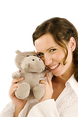 포토 JPG 해외이미지 곰 포옹 친절 갈색머리 발렌타인데이 선물 한명 반려동물 장난감 갈색 우주 곰인형 만지기 흰색 하마 폭식 해외포토 동물 1 헤어스타일 인형 컬러 포유류 안기 모션 데이이벤트 사람 파일형식 이미지허브