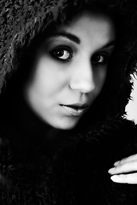 포토 JPG 해외이미지 스튜디오촬영 백인 여자 얼굴 짧은머리 흑백 한명 뷰티 마주보기 화장품 자신감 유혹 스웨터 대머리 해외포토 서양인 1 헤어스타일 감정 컨셉 상의 모션 촬영기법 실내 사람 신체부위 파일형식 이미지허브