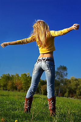 포토 JPG 해외이미지 나무 백인 1 라이프스타일 공원 여자 행복 무기 스포츠 포즈 자연 놀이 성공 휴식 건강 한명 사람 야외 금발 운동 뷰티 봄 에너지 자유 시원함 만족 유일 해외포토 서양인 식물 헤어스타일 계절 공공시설 감정 컨셉 생활 생태계 파일형식 이미지허브