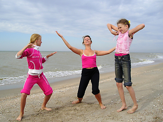 포토 JPG 해외이미지 행복 바다 3 소녀 해변 세명 기쁨 춤 해외포토 여자 감정 어린이 문화예술 사람 파일형식 이미지허브