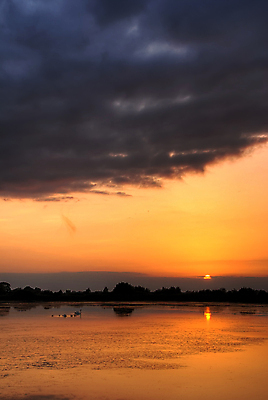 포토 JPG 해외이미지 구름 해외풍경 호수 자연 하늘 사람없음 야외 여름 태양 반사 일몰 야간 해외포토 자연요소 해외 계절 풍경 노을 생태계 파일형식 이미지허브