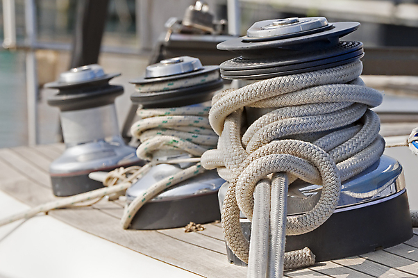 포토 JPG 해외이미지 밧줄 스포츠 바다 요트 바람 항해 손잡이 사람없음 물 장비 수상스포츠 보트 갑판 함선 선원 레가타 뱃놀이 해외포토 자연요소 줄 배_교통 날씨 전통놀이 파일형식 이미지허브
