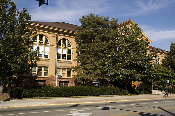 포토 JPG 해외이미지 교육 건축양식 벽돌 사람없음 건물 컬러풀 시설 대학교 체육관 해외포토 건축물 건축 컬러 학교 파일형식 이미지허브