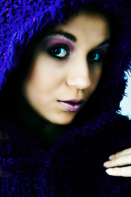 포토 JPG 해외이미지 스튜디오촬영 백인 모델 여자 얼굴 짧은머리 한명 파란색 뷰티 마주보기 화장품 자신감 우아함 유혹 스웨터 대머리 해외포토 서양인 1 헤어스타일 감정 컬러 컨셉 상의 모션 실내 사람 신체부위 파일형식 이미지허브