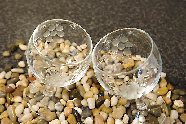 포토 JPG 해외이미지 라이프스타일 안경 음료 패턴 유리 탁자 기념 사람없음 갈색 식당 와인 식사 회색 마시기 조약돌 흰색 축하 투명 샴페인 크리스탈 오브젝트 토스트 축배 해외포토 잡화 빵 컬러 가구 컨셉 무늬 모션 재질 주류 생활 상점 돌_바위 광석 파일형식 이미지허브