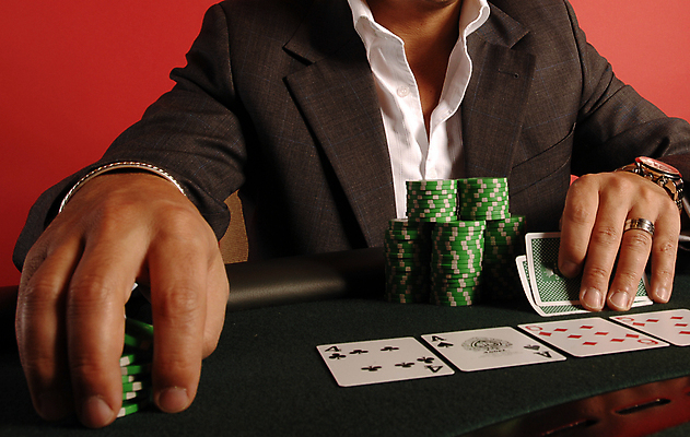 포토 JPG 해외이미지 손 돈 관리 사람없음 빨간색 초록색 신용카드 도박 위험 기회 포커 욕심 해외포토 컬러 컨셉 신체부위 금융 게임 트럼프 재산 파일형식 이미지허브