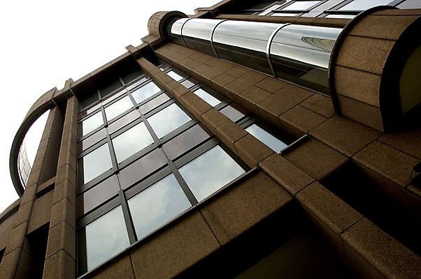 포토 JPG 해외이미지 유럽 벽 건축양식 창문 부동산 영국 돌담 사람없음 건물 가로 금융 도시풍경 컬러풀 사무실 글로벌비즈니스 고층빌딩 올려보기 도시 작업장 재산 고급 도심 큼 런던 흐림 서유럽 해외포토 건축물 건축 나라 산업 컬러 컨셉 비즈니스 모션 날씨 풍경 빌딩 경제 담장 글로벌 돌_바위 크기 파일형식 이미지허브