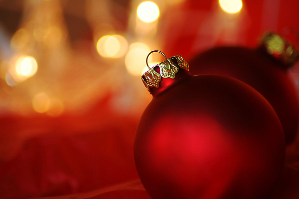 포토 JPG 해외이미지 계절 크리스마스 겨울 전구 공 유리 휴가 전등 기념 사람없음 장식 빨간색 빛 반사 추위 축하 원형 오브젝트 건배 심플 부드러움 강렬 노엘 해외포토 도형 기념일 컬러 컨셉 재질 조명 감각 파일형식 이미지허브