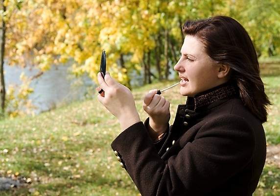 포토 JPG 해외이미지 식물 백인 모델 1 계절 공원 여자 얼굴 백그라운드 단풍 잎 한명 사람 성인 야외 초록색 햇빛 뷰티 노란색 정원 맑음 립스틱 떨어짐 땅 사인 흙더미 유일 해외포토 서양인 공공시설 컬러 컨셉 날씨 신체부위 태양 흙 화장품 파일형식 더미 이미지허브