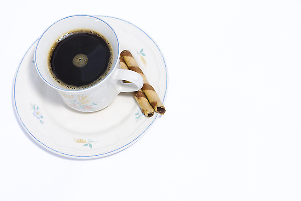 포토 JPG 해외이미지 커피 음료 휴식 사람없음 컵 파란색 과자 우주 초콜릿 검은색 흰색 신선 뜨거움 액체 차 달콤 아침식사 컵받침 오브젝트 시작 싱글 상쾌 고립 단절 양조 카페인 혼자 카피스페이스 해외포토 식기 감정 컬러 컨셉 디저트 식사 공백 맛 받침대 파일형식 이미지허브