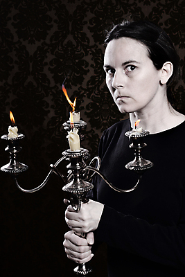 포토 JPG 해외이미지 캐릭터 응시 시선 여자 얼굴 가방 불 한명 사람 침묵 할로윈 외계인 분노 잡기 아내 은색 신비 무서움 마녀 촛대 노려봄 나쁜 옛날 캐리커처 좀비 오싹 해외포토 자연요소 1 잡화 감정 컬러 컨셉 모션 표정 신체부위 소리 미확인물체 그림 파일형식 이미지허브