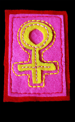 포토 JPG 해외이미지 여자 분홍색 사람없음 빨간색 노란색 바느질 심볼 자수 금성 바늘땀 펠트 해외포토 컬러 사람 행성 파일형식 천_직물 이미지허브