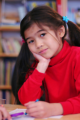 포토 JPG 해외이미지 행복 어린이 태국 놀이 미술 한명 미소 동양인 빨간색 작음 그림 크레파스 다인종 다민족 스칸디나비아 혼혈 해외포토 1 감정 아시아 컬러 문화예술 학용품 표정 사람 인종 크기 다문화 파일형식 이미지허브